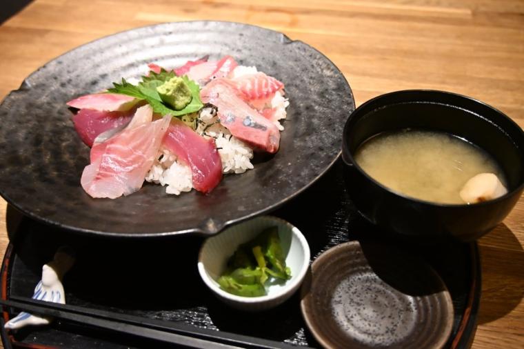カツオは“生”だけ！昼も夜も美味しい魚を堪能「食楽 いずみ」