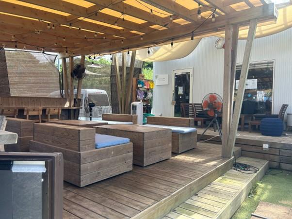 青島の海を一望！リゾート気分が味わえる「COAST LIFE」で贅沢カフェ時間