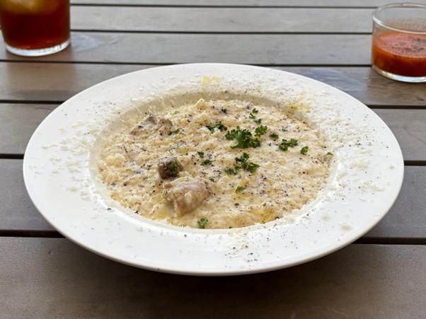 青島の海を一望！リゾート気分が味わえる「COAST LIFE」で贅沢カフェ時間