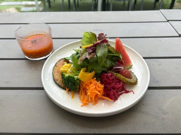 青島の海を一望！リゾート気分が味わえる「COAST LIFE」で贅沢カフェ時間