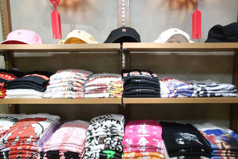 ここでしか手に入らない！沖縄生まれの全国区「スッパイマン」公式アパレル！？「スッパイマンショップ 国際店」（那覇市）