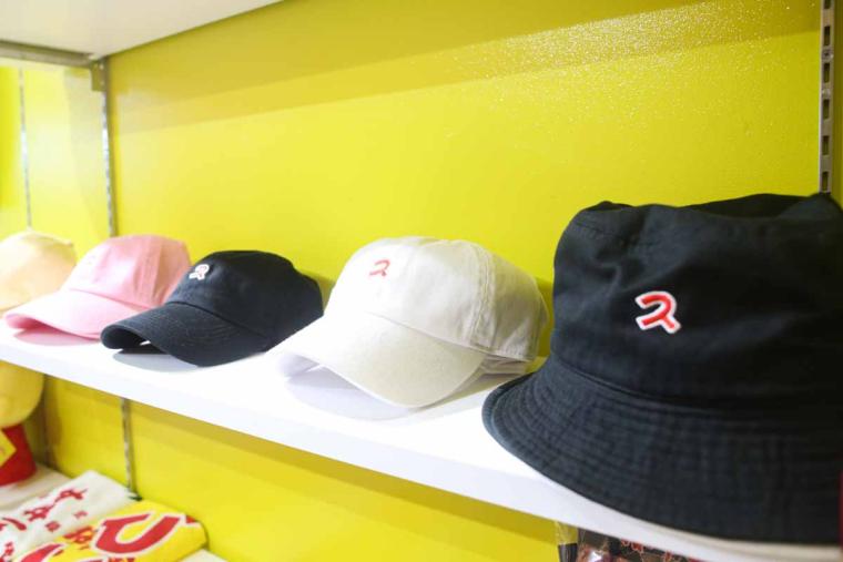 ここでしか手に入らない！沖縄生まれの全国区「スッパイマン」公式アパレル！？「スッパイマンショップ 国際店」（那覇市）