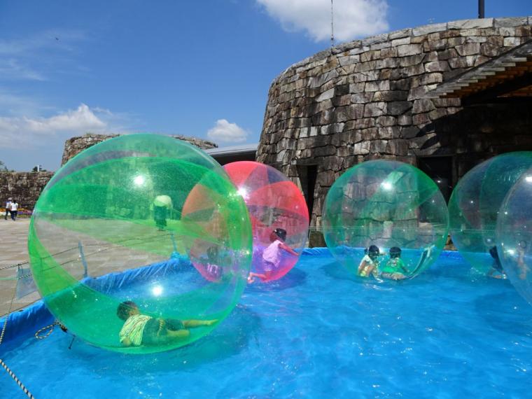 「国営讃岐まんのう公園」ウォーターバルーン