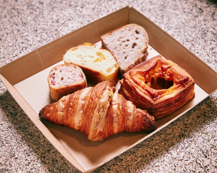 「ONE＠Tokyo by insomnia」焼きたてパン