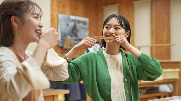 「ウポポイ」ムックリ体験