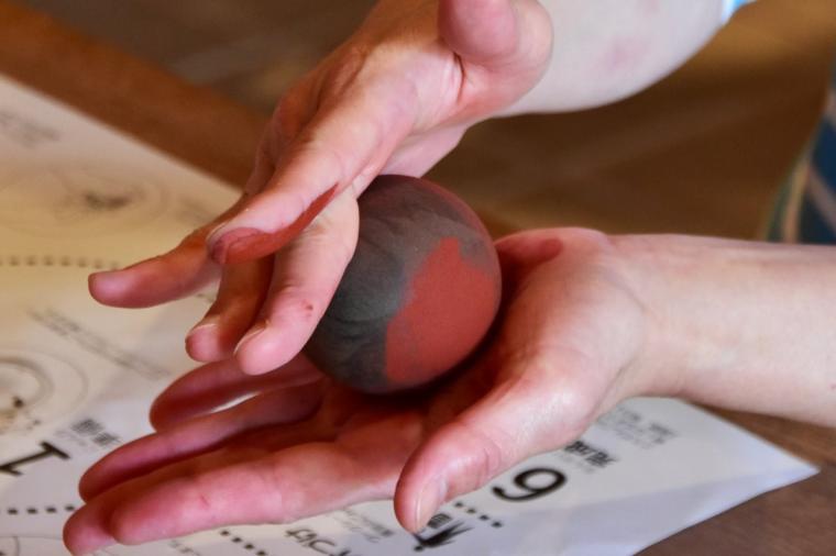 光るどろだんごづくり