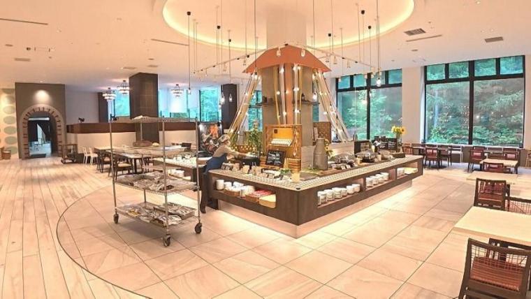 ボウルひとつに100人分のポテト！北海道の人気温泉ホテルでディナーバイキングの裏側へ