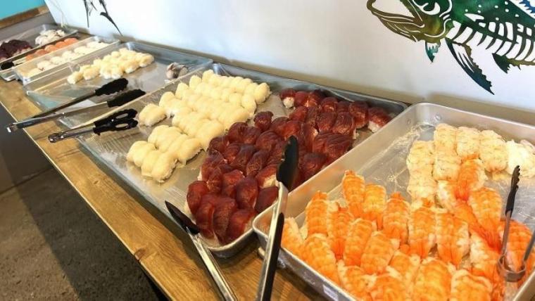 【札幌】1500円以下で！？ネタがはみでた豪華海鮮丼がコスパ最強すぎる！お寿司食べ放題も堪能