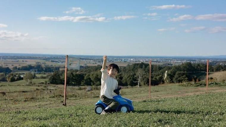 「これぞ北海道！」動物×絶景の癒しスポット！獣医師ママライター興奮の子どもに体験させたい貴重なメニューも