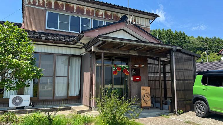 田舎のおばあちゃん家に来たみたい 田んぼの中の古民家カフェでおにぎりランチ【sowaka】赤ちゃんからお年寄りまでほっこり団らん