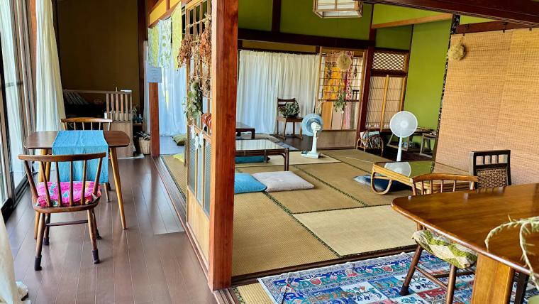 田舎のおばあちゃん家に来たみたい 田んぼの中の古民家カフェでおにぎりランチ【sowaka】赤ちゃんからお年寄りまでほっこり団らん