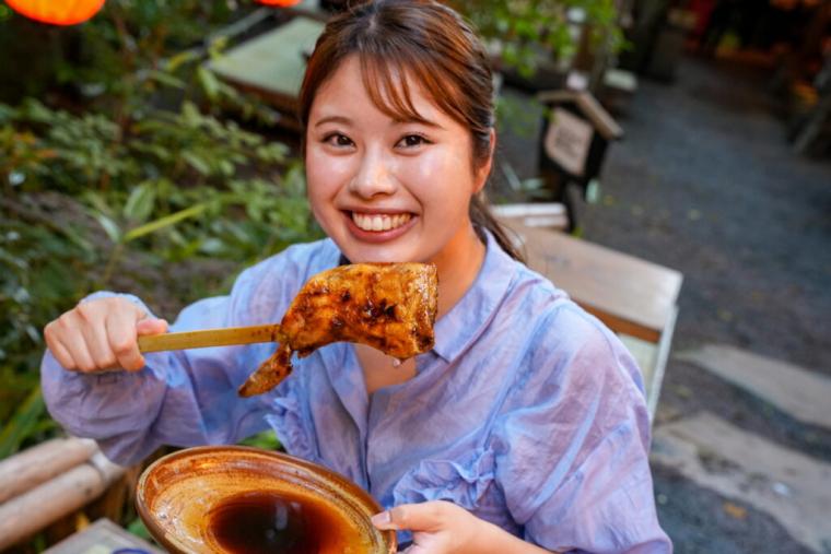山の中に突如現れる異空間！山賊になった気分で豪快料理が味わえる名物スポット「いろり山賊」｜山口県岩国市