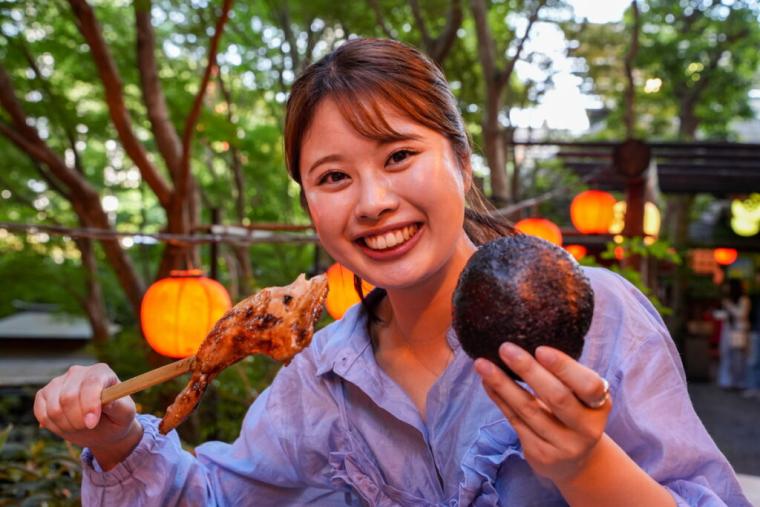 山の中に突如現れる異空間！山賊になった気分で豪快料理が味わえる名物スポット「いろり山賊」｜山口県岩国市