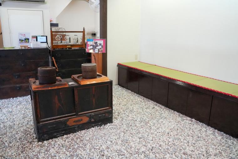 りんご飴ではなく、鳥取の梨を使った「なし飴」を発見！倉吉白壁土蔵群の町歩きグルメが並ぶ古民家カフェ