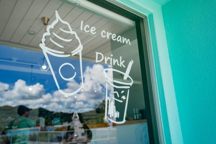 海と空の大自然を一望できる贅沢な場所で沖縄の味をソフトクリームで堪能「SESOKO TABLE by TAKITA」（本部町）