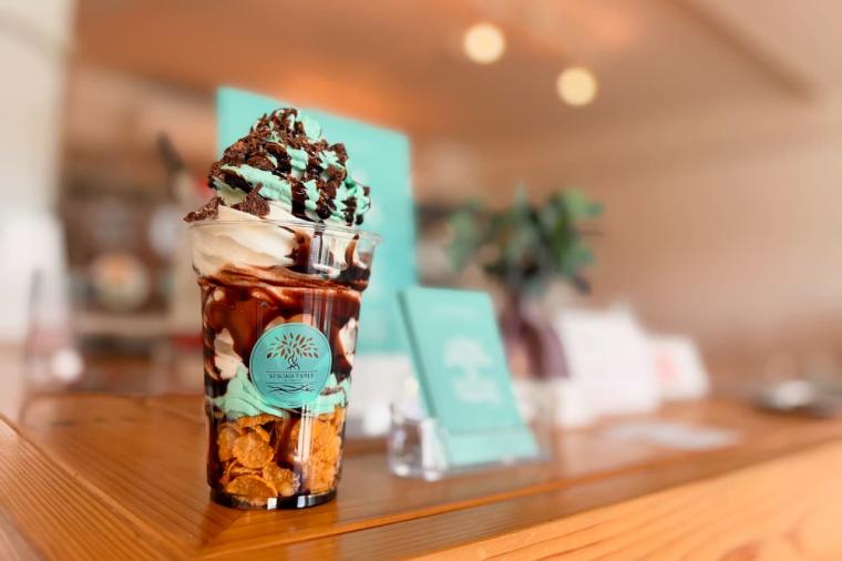 海と空の大自然を一望できる贅沢な場所で沖縄の味をソフトクリームで堪能「SESOKO TABLE by TAKITA」（本部町）