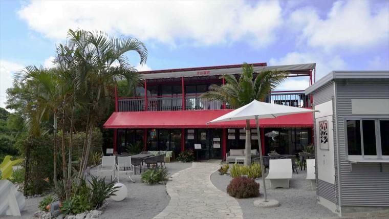 世界遺産「斎場御嶽」に隣接する日本最南端の美術館。暮らしと自然が調和するアートな空間「南城美術館」（南城市）