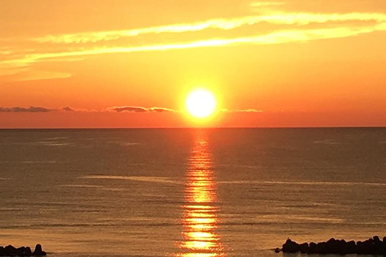 瀬波温泉　くつろぎの宿　旅館　静雲荘　夕日