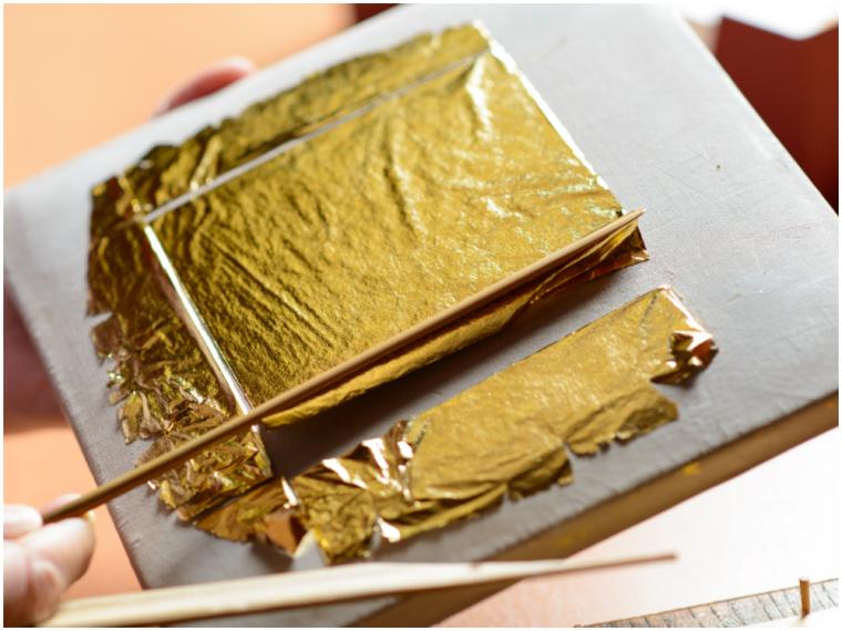 【金沢・箔一】築 200 年の茶屋建築で、本格金箔工芸体験を愉しもう