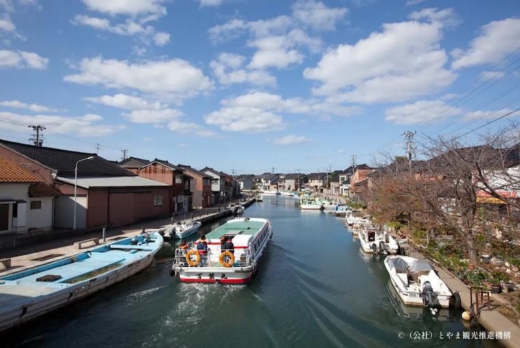 富山湾の冬の味覚を堪能【ぶりかにバス】富山駅から乗り換えなしで2大漁港へ