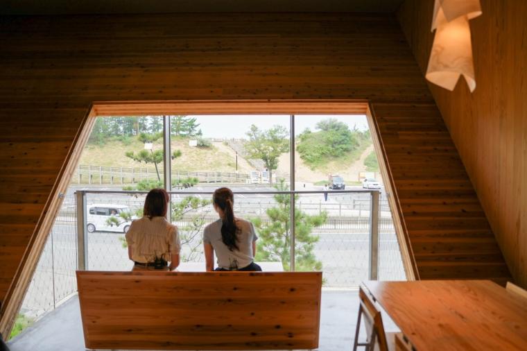 鳥取砂丘目の前！隈研吾氏設計のおしゃれカフェで非日常体験