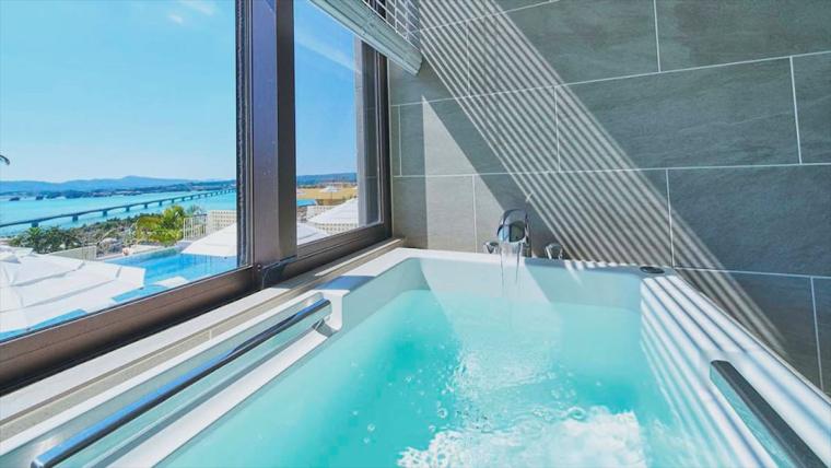 古宇利島の高台からの絶景と美食に癒されるリゾートホテル「BATON SUITE 沖縄古宇利島」（今帰仁村）