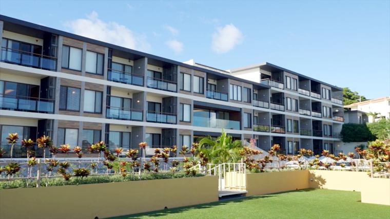 古宇利島の高台からの絶景と美食に癒されるリゾートホテル「BATON SUITE 沖縄古宇利島」（今帰仁村）