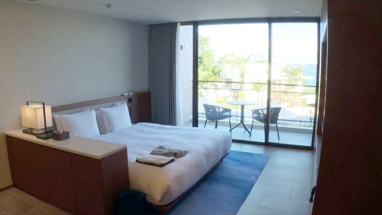 古宇利島の高台からの絶景と美食に癒されるリゾートホテル「BATON SUITE 沖縄古宇利島」（今帰仁村）