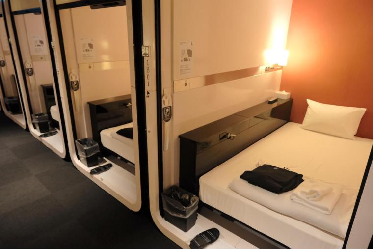 もう空港難民にならない！那覇空港に宿泊できる「ファーストキャビン」新スタイルのホテルが開業、シャワー・デイユースも OK