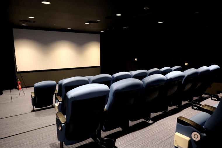 日本初！空港内に映画館？国内では那覇空港のみとなる 28 席のシアター誕生「ファミンチュシアター」で”心に残る沖縄土産”