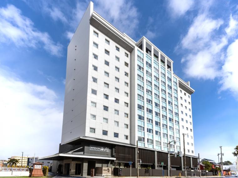 インフィニティ温泉と約 150 種類の贅沢ブッフェを堪能「函館湯の川温泉 海と灯」