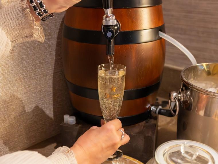 【静岡県】水盤テラスの絶景と温泉露天風呂付客室に癒やされる「亀の井ホテル 伊豆高原」 