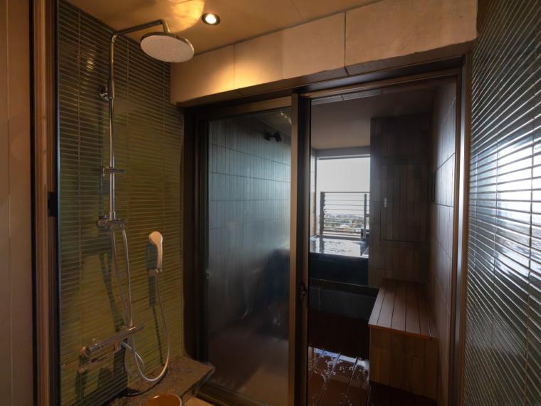 【静岡県】水盤テラスの絶景と温泉露天風呂付客室に癒やされる「亀の井ホテル 伊豆高原」 