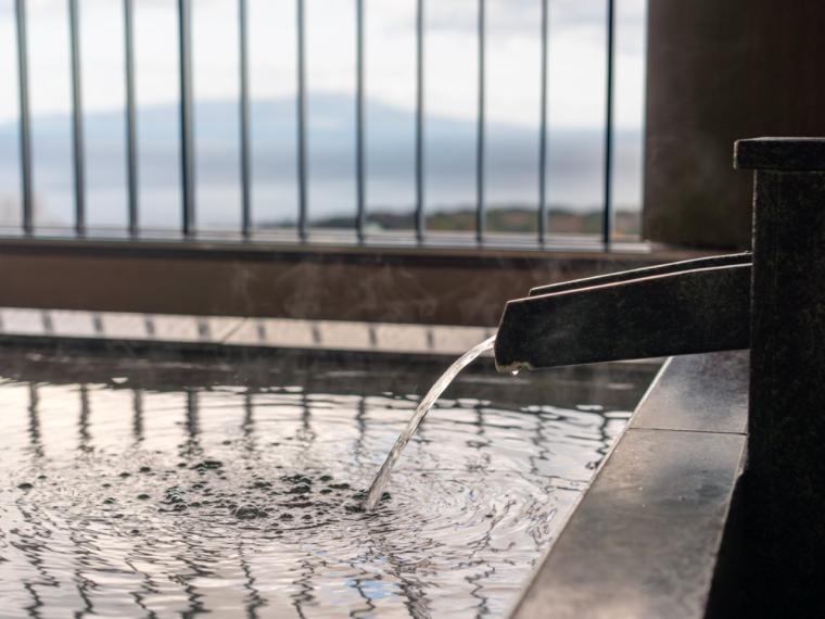 【静岡県】水盤テラスの絶景と温泉露天風呂付客室に癒やされる「亀の井ホテル 伊豆高原」 