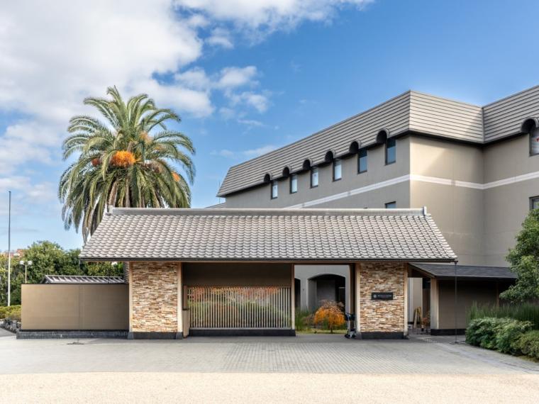 【静岡県】水盤テラスの絶景と温泉露天風呂付客室に癒やされる「亀の井ホテル 伊豆高原」 