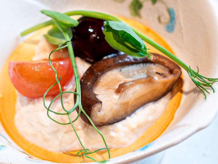 【静岡県】水盤テラスの絶景と温泉露天風呂付客室に癒やされる「亀の井ホテル 伊豆高原」 