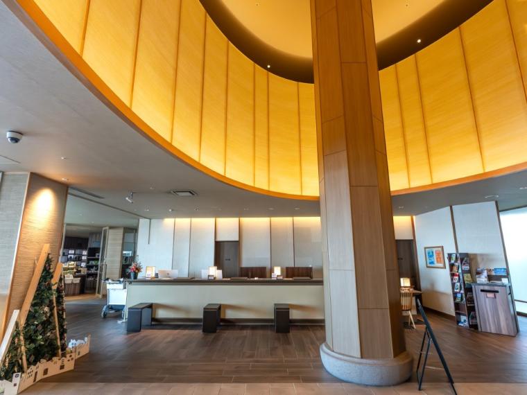 【静岡県】水盤テラスの絶景と温泉露天風呂付客室に癒やされる「亀の井ホテル 伊豆高原」 