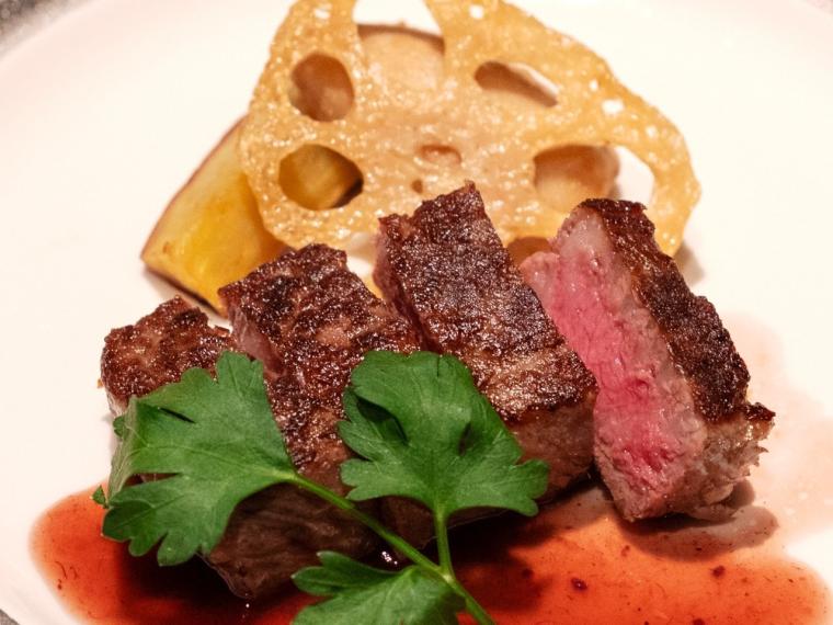 【静岡県】水盤テラスの絶景と温泉露天風呂付客室に癒やされる「亀の井ホテル 伊豆高原」 