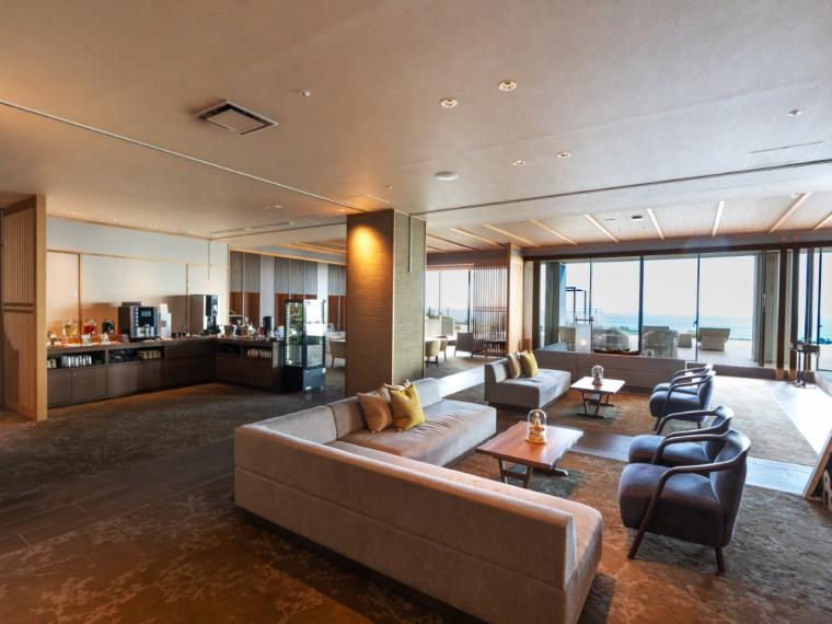 【静岡県】水盤テラスの絶景と温泉露天風呂付客室に癒やされる「亀の井ホテル 伊豆高原」 