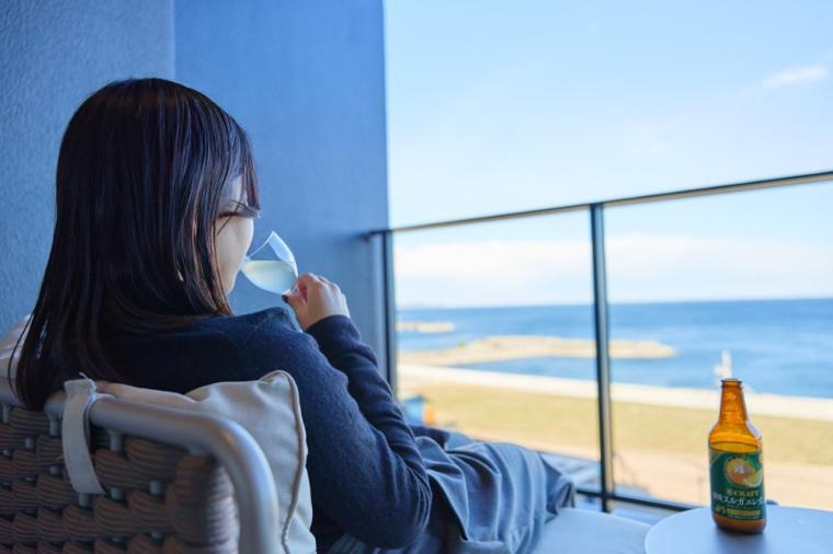 伊豆の海も夕焼けも温泉で満喫！14もの貸切風呂と豪華舟盛りが楽しめる「ニューとみよし」