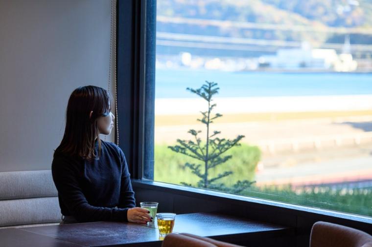 伊豆の海も夕焼けも温泉で満喫！14もの貸切風呂と豪華舟盛りが楽しめる「ニューとみよし」