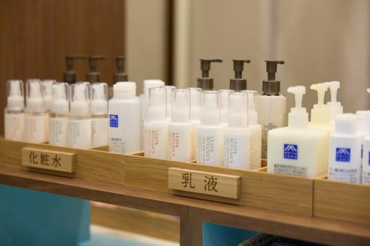 伊豆の海も夕焼けも温泉で満喫！14もの貸切風呂と豪華舟盛りが楽しめる「ニューとみよし」