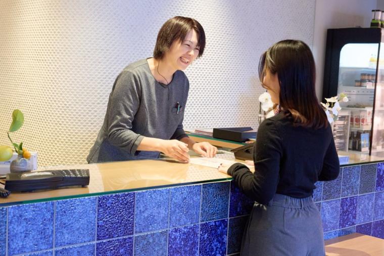 伊豆の海も夕焼けも温泉で満喫！14もの貸切風呂と豪華舟盛りが楽しめる「ニューとみよし」