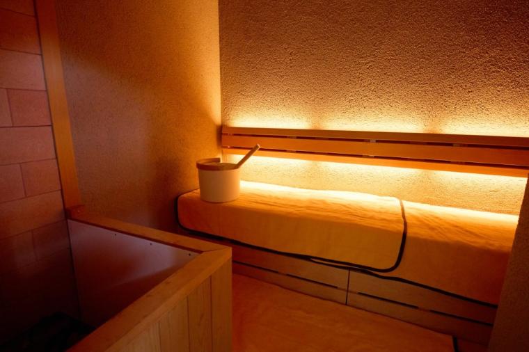 伊豆の海も夕焼けも温泉で満喫！14もの貸切風呂と豪華舟盛りが楽しめる「ニューとみよし」