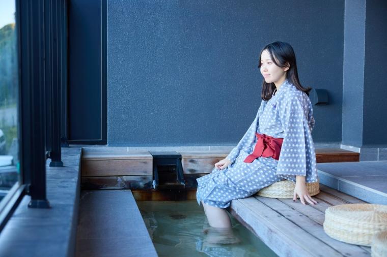 伊豆の海も夕焼けも温泉で満喫！14もの貸切風呂と豪華舟盛りが楽しめる「ニューとみよし」