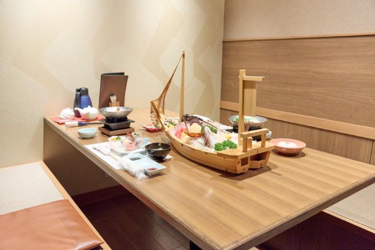 伊豆の海も夕焼けも温泉で満喫！14もの貸切風呂と豪華舟盛りが楽しめる「ニューとみよし」