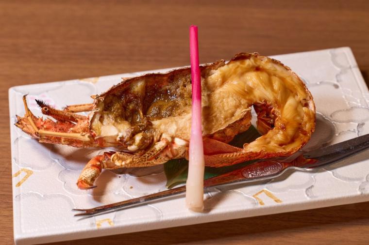 伊豆の海も夕焼けも温泉で満喫！14もの貸切風呂と豪華舟盛りが楽しめる「ニューとみよし」