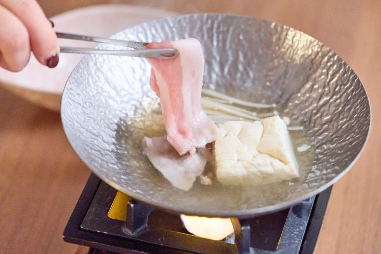 伊豆の海も夕焼けも温泉で満喫！14もの貸切風呂と豪華舟盛りが楽しめる「ニューとみよし」