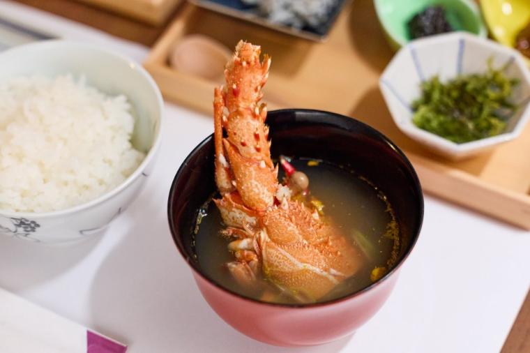 伊豆の海も夕焼けも温泉で満喫！14もの貸切風呂と豪華舟盛りが楽しめる「ニューとみよし」