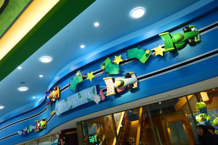 特別な 1 日を。クリスマスだけの光と魔法に包まれた「ディズニーホテル」へ